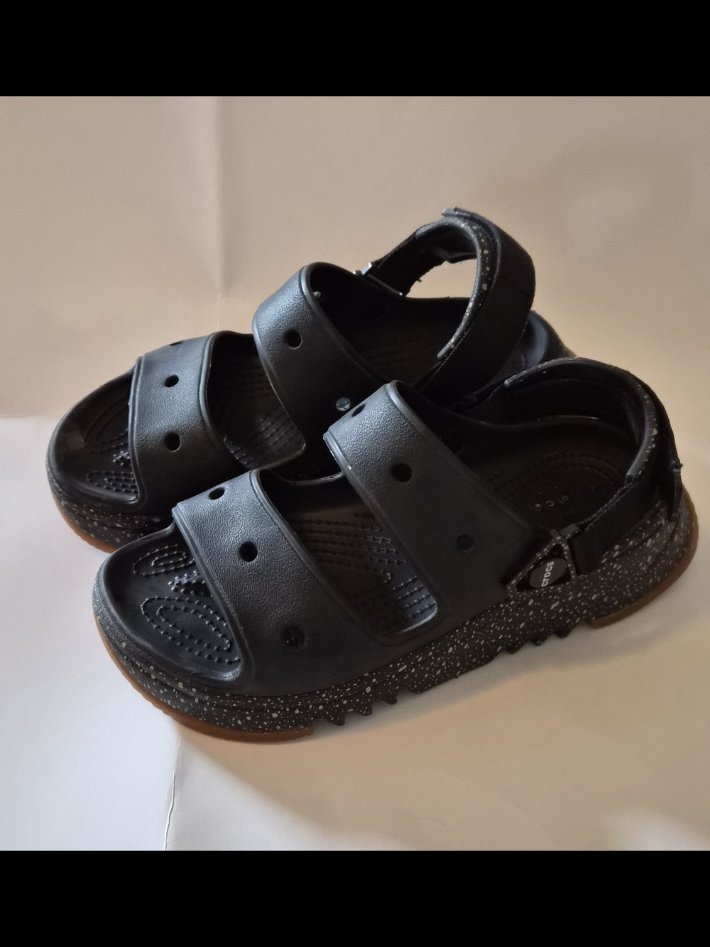 Crocs Hiker Xscape Festival Sandals in a black multi-speckle design. size 6